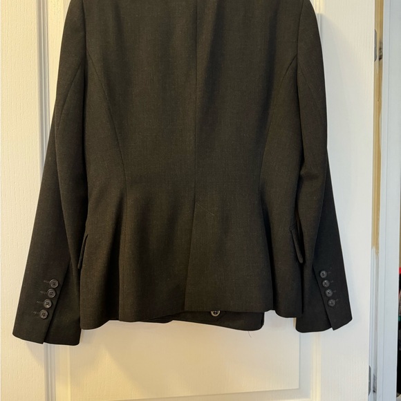 Women’s Suit - Picture 2 of 4